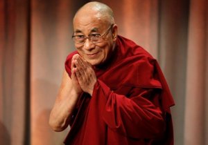 1000_1.-tibets-exiled-spiritual-leader-the-dalai-lama-greets-an-audience-in-boston-e1352778423892_20130201_163741